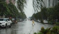 Typhoon Matmo hits Southern China, over 1.5 lakh People Evacuated in Guangdong