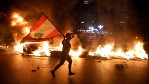 Lebanon Faces Severe Political Crisis Amid Protests