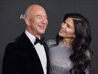 Jeff Bezos and Lauren Sánchez set summer wedding in Venice after nearly two-year engagement  | The Express Tribune