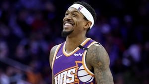 Suns Rally To Defeat Mavericks And Stay In Playoff Hunt