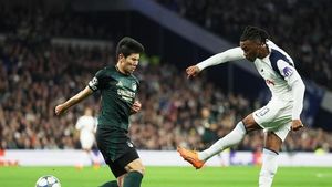 Tottenham Defender Destiny Udogie Supported After Gun Threat