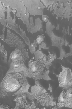 Mars'ta Katmanlı Tepeler