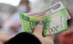 Ruble Faces Crisis Amid Kremlin's Economic Struggles