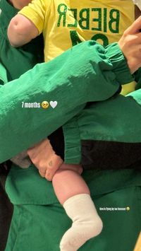 Hailey Bieber posta foto de filho com Justin Bieber usando camisa do Brasil; veja