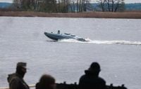 Бойцы ГУР eпервые в мире уничтожили морским дроном военный самолет. Не повезло российскому Су-30