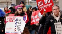 Workers protest possible changes to US Postal Service | Georgiana Vines